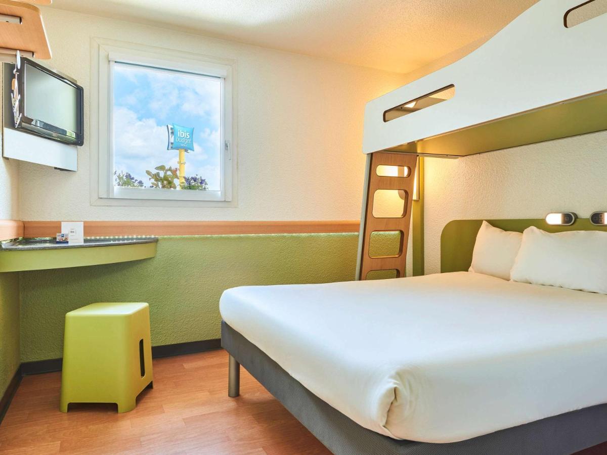 Ibis Budget Versailles Coignieres Exterior photo