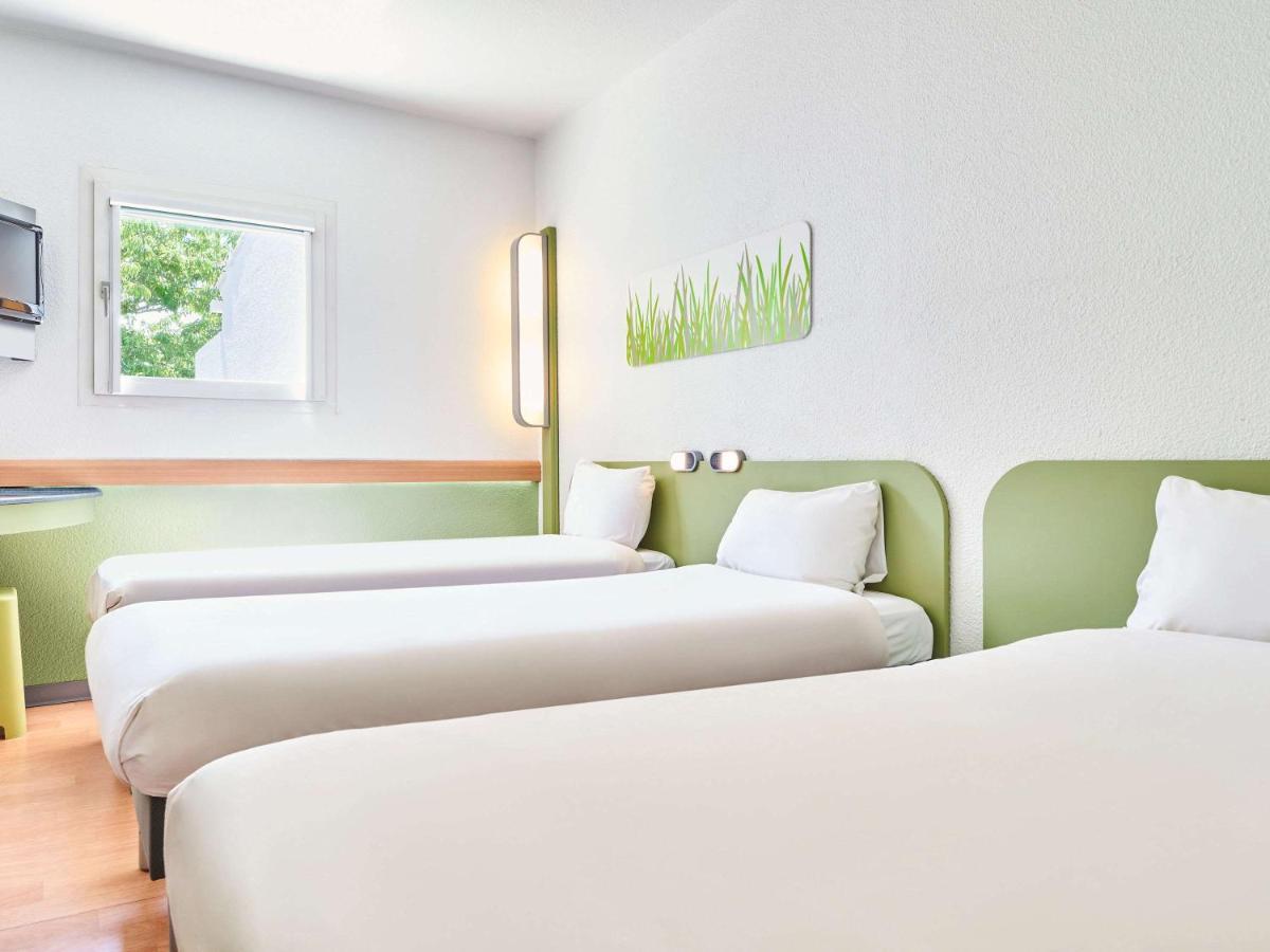 Ibis Budget Versailles Coignieres Exterior photo