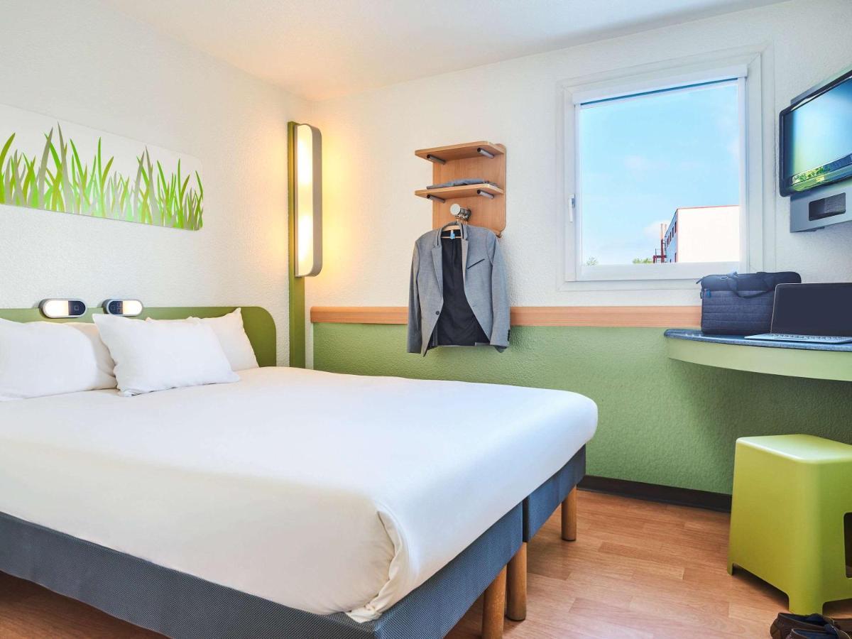 Ibis Budget Versailles Coignieres Exterior photo