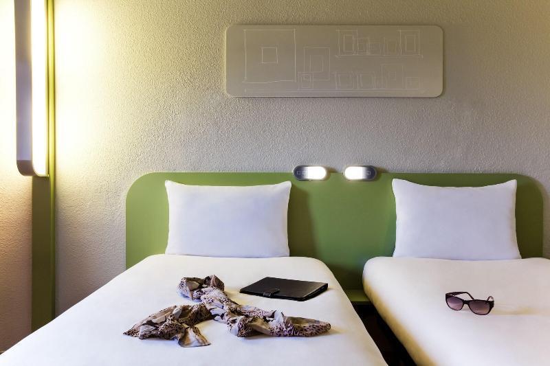 Ibis Budget Versailles Coignieres Exterior photo
