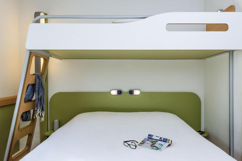 Ibis Budget Versailles Coignieres Exterior photo