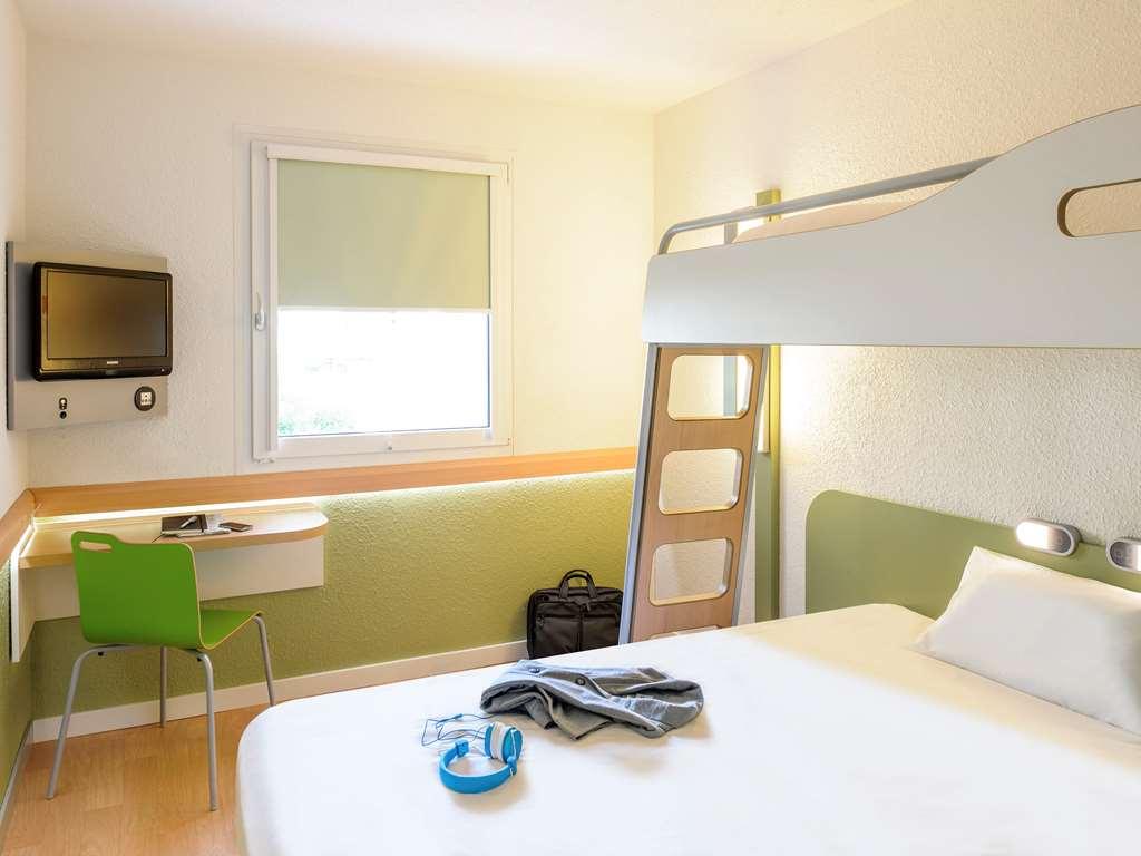 Ibis Budget Versailles Coignieres Room photo