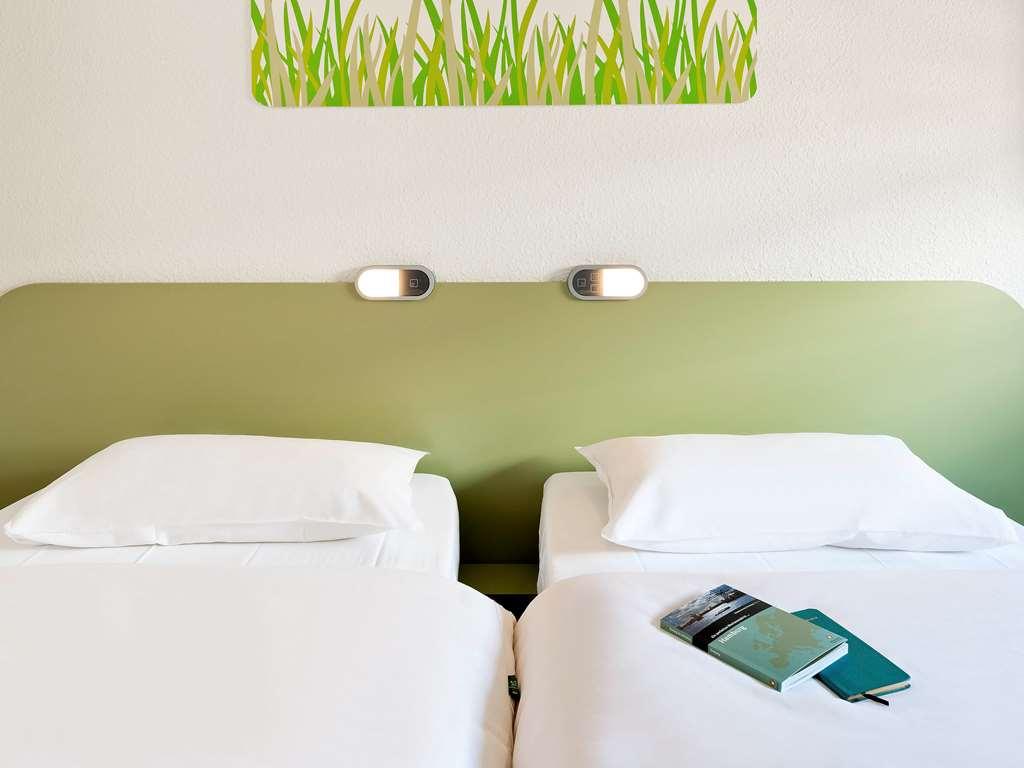 Ibis Budget Versailles Coignieres Room photo