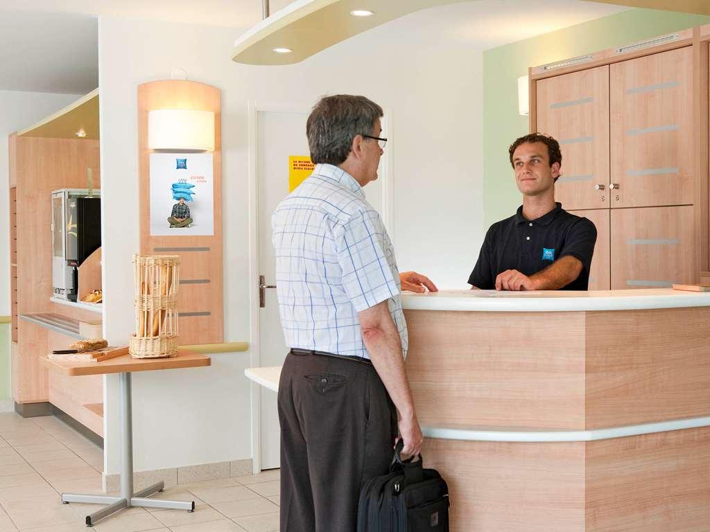 Ibis Budget Versailles Coignieres Room photo