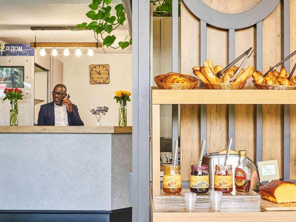 Ibis Budget Versailles Coignieres Restaurant photo