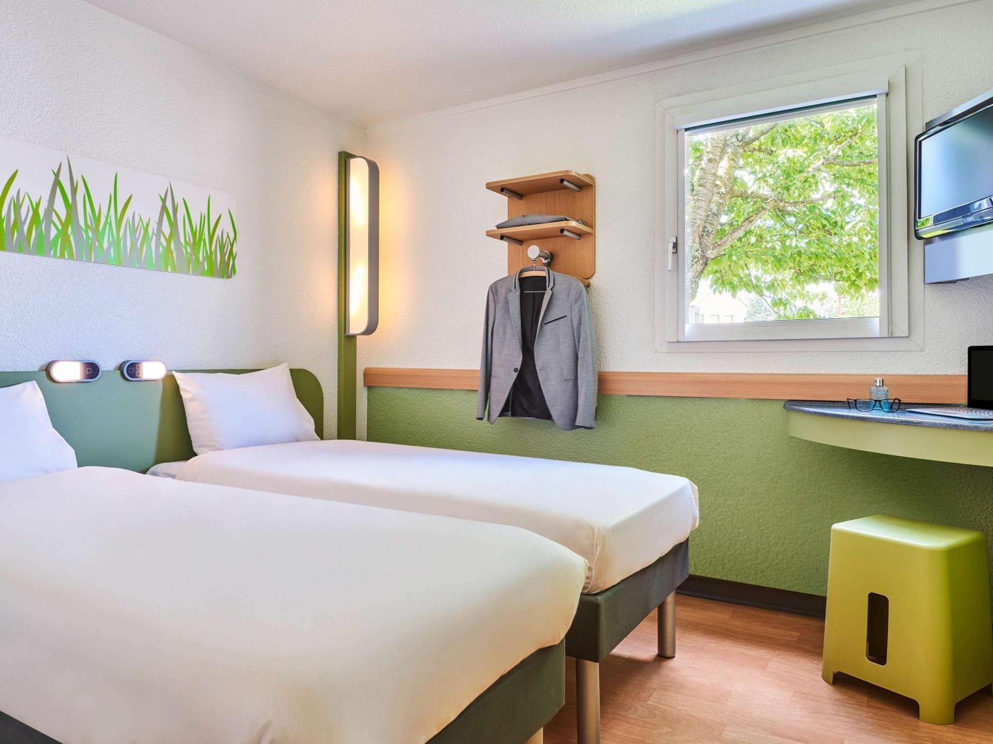 Ibis Budget Versailles Coignieres Exterior photo
