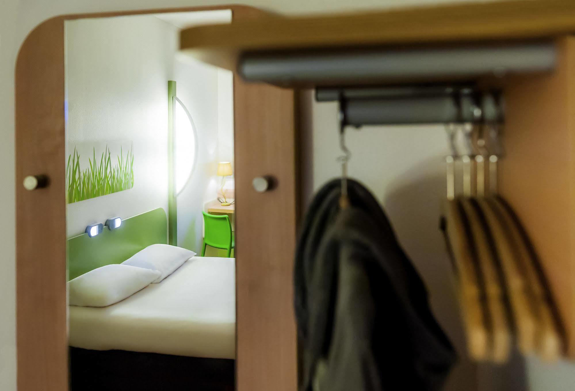 Ibis Budget Versailles Coignieres Exterior photo