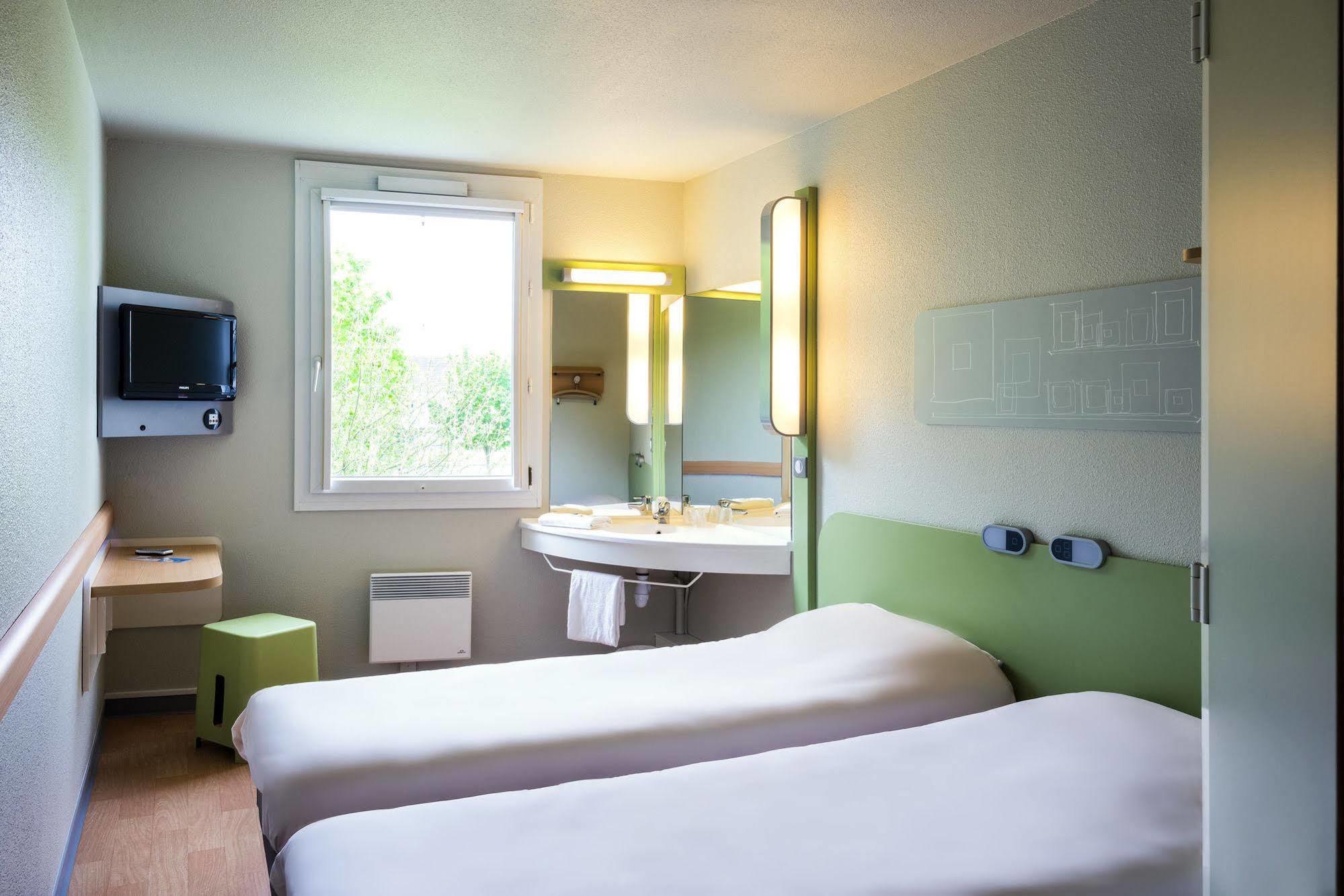Ibis Budget Versailles Coignieres Exterior photo
