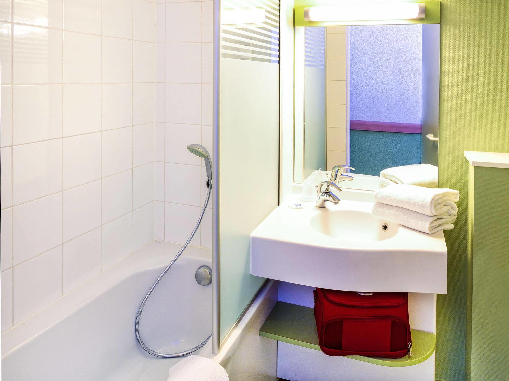Ibis Budget Versailles Coignieres Exterior photo