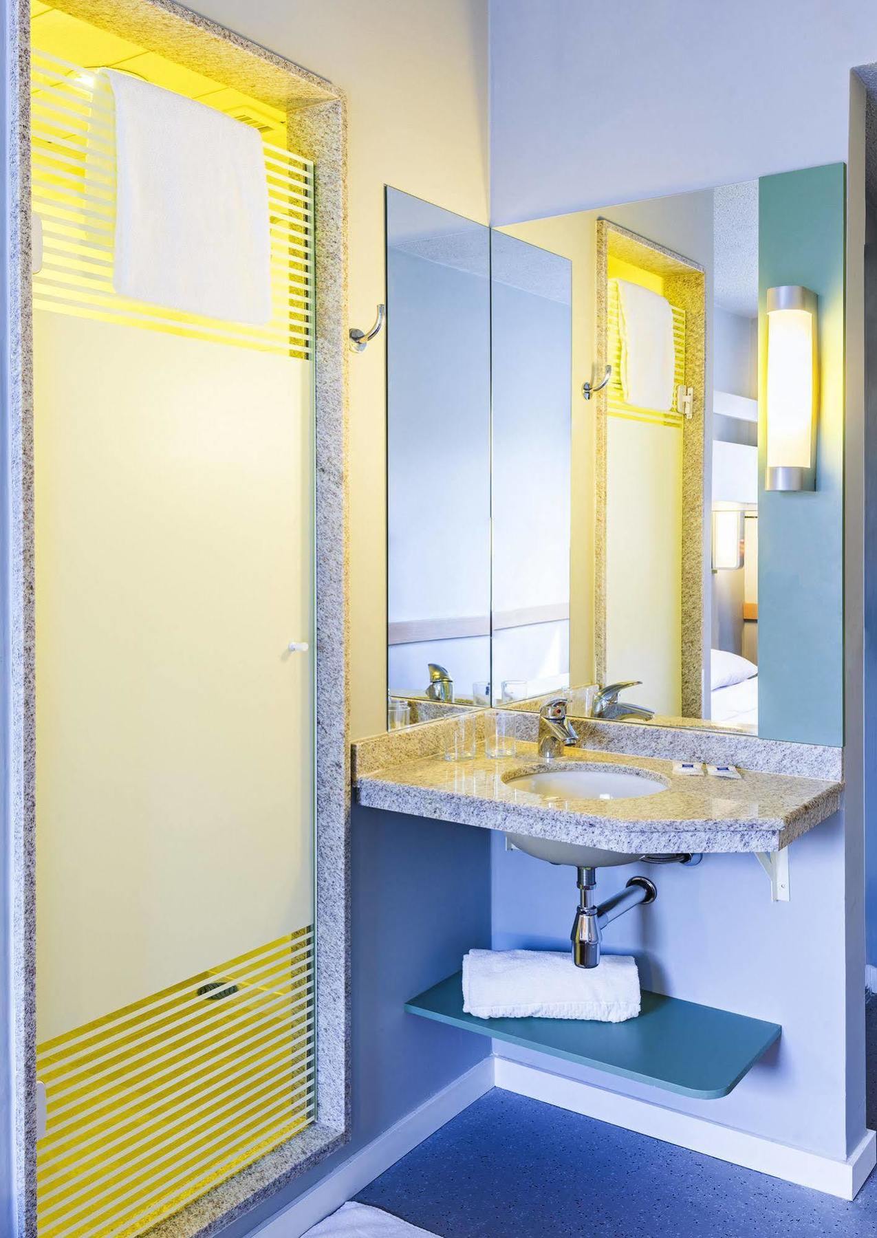 Ibis Budget Versailles Coignieres Exterior photo
