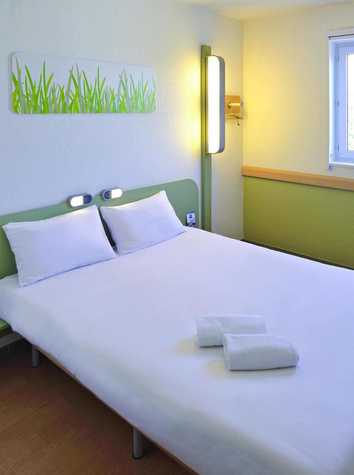 Ibis Budget Versailles Coignieres Exterior photo