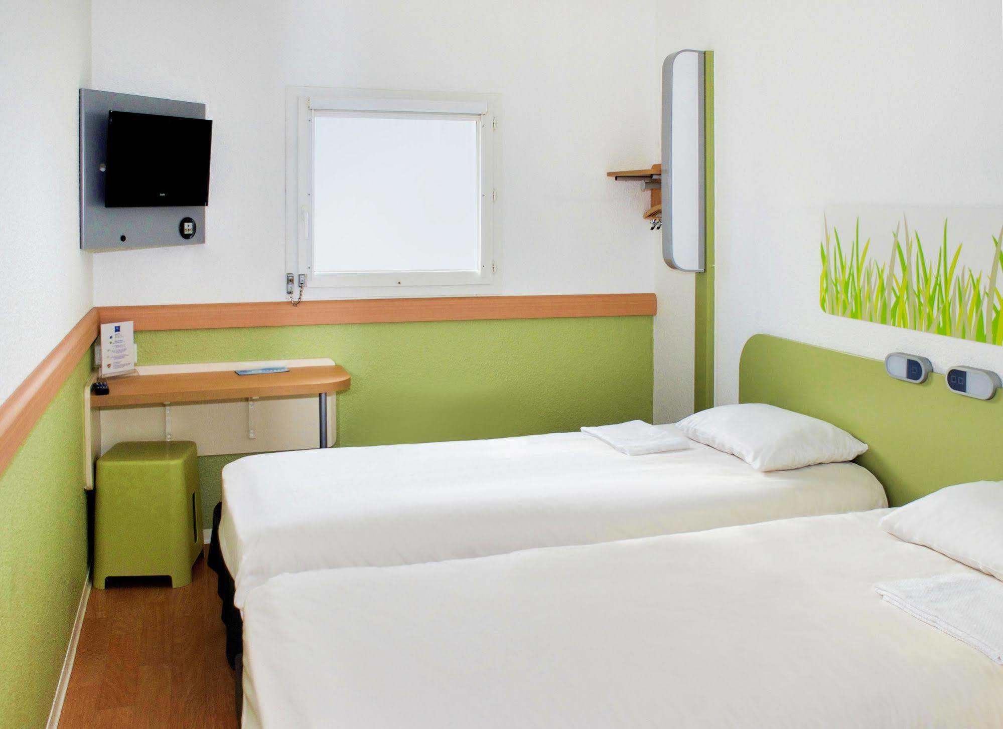 Ibis Budget Versailles Coignieres Exterior photo