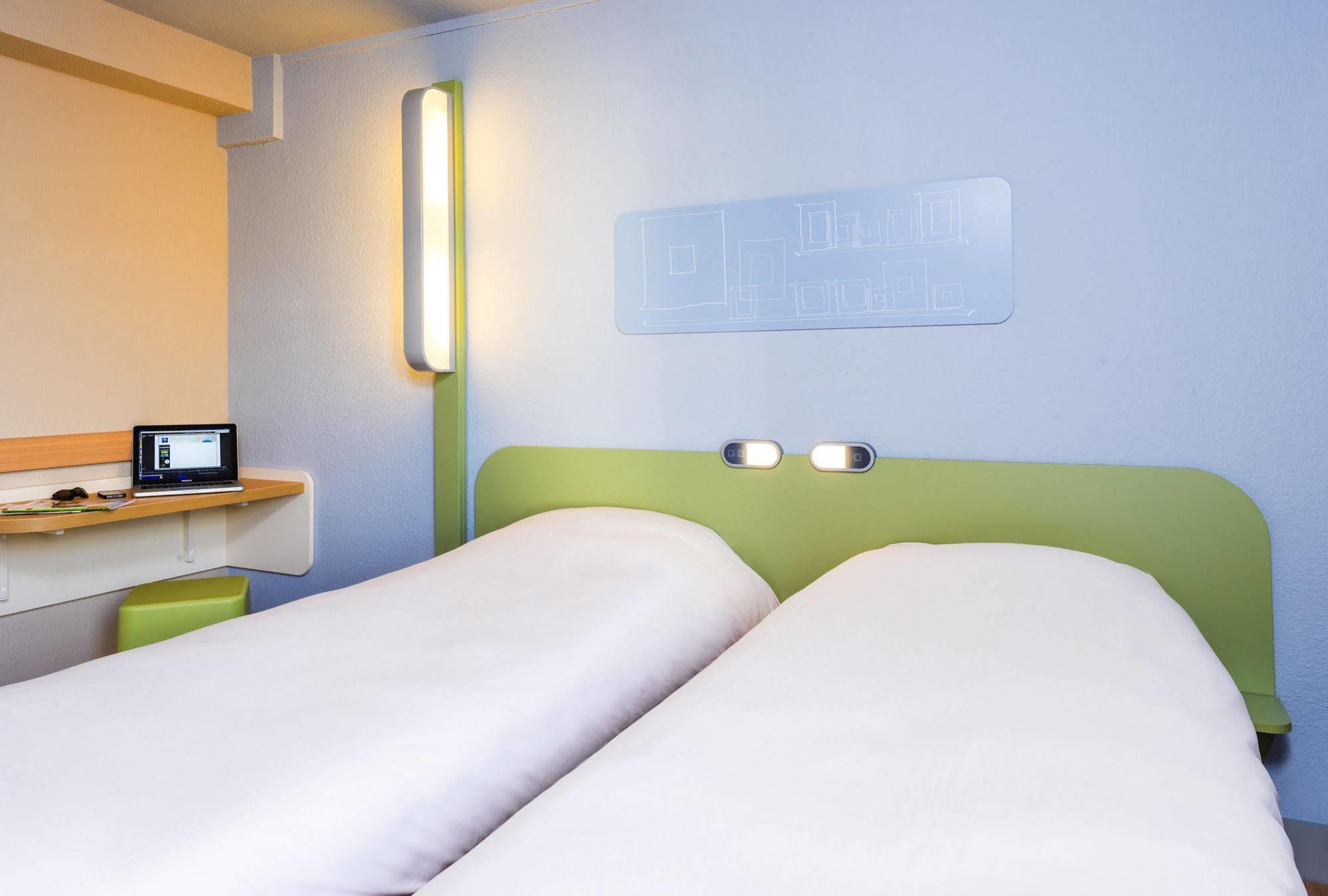 Ibis Budget Versailles Coignieres Exterior photo