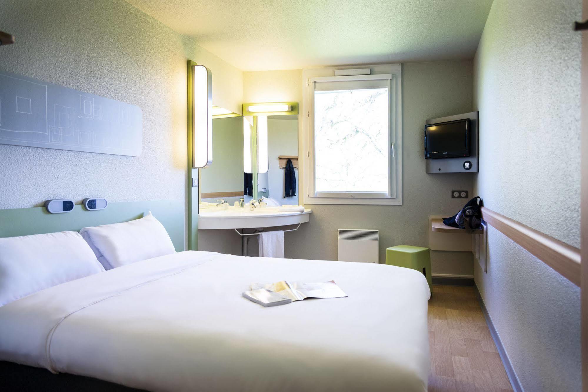 Ibis Budget Versailles Coignieres Exterior photo